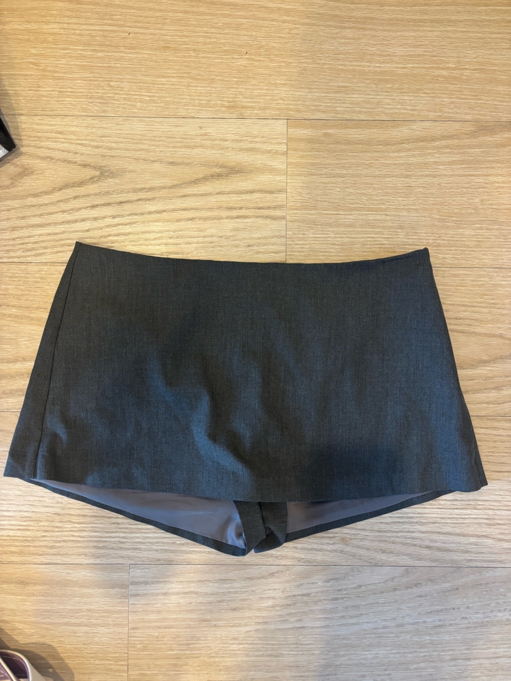 Aritzia Sunday Best Charcoal Gray women’s Skort